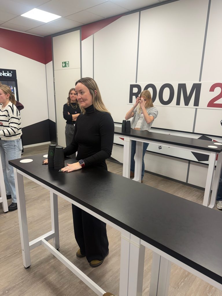 Becherstapel-Challenge